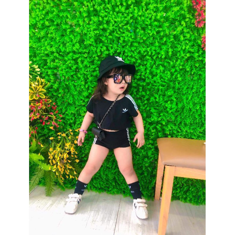 Set bộ quần ôm kèm áo form dơi rộng croptop cực ngầu cho bé Kem Boutique - sirokemsua