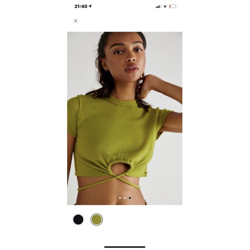 - Áo Croptop cột dây nơ sau khoét trước