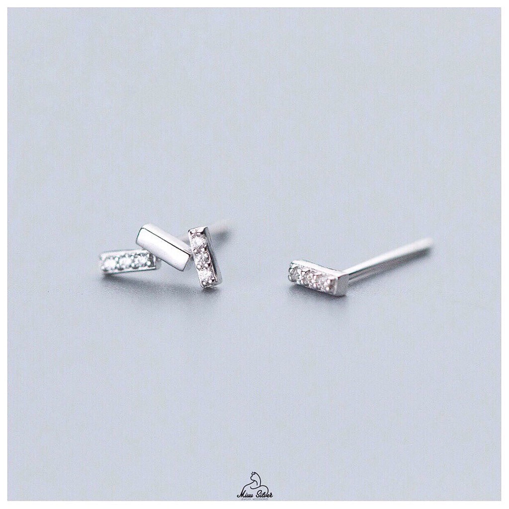 Bông tai nữ Miuu Silver bất đối xứng đính đá