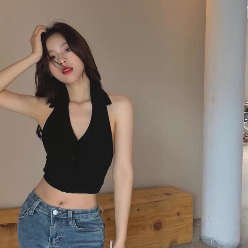 Áo croptop cổ polo cài cúc đen trắng sát nách hở lưng sexy