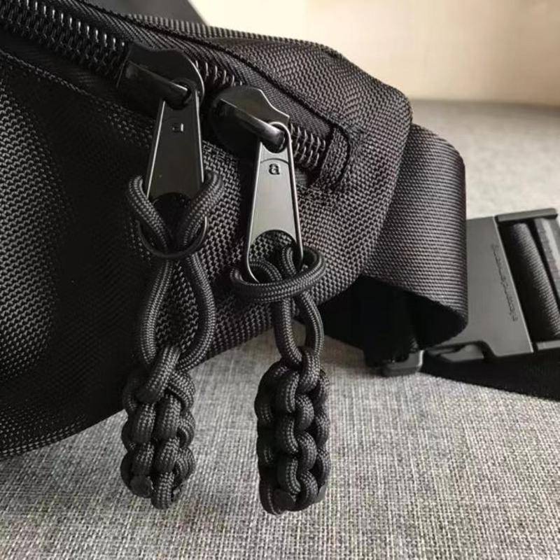 Túi Đeo Chéo Ngực Thêu logo aw Phối Dây Xích Thời Trang Cá Tính