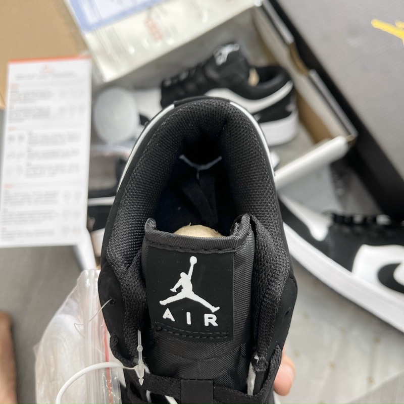 Giày thể thao panda đen trắng thấp cổ