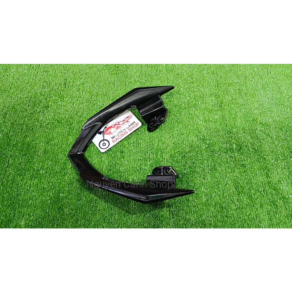 Tay dắt sau exciter 135