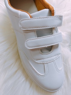 Giầy sneaker dán