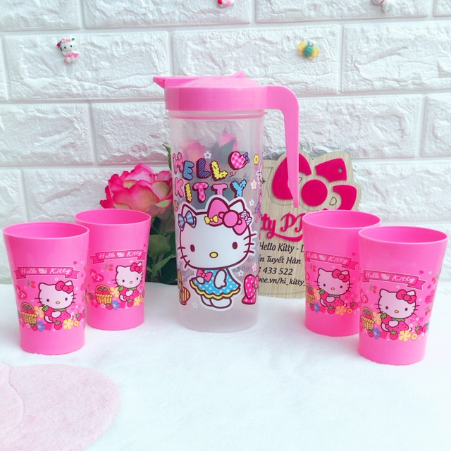 Bình nước tặng kèm 4 ly Hello Kitty