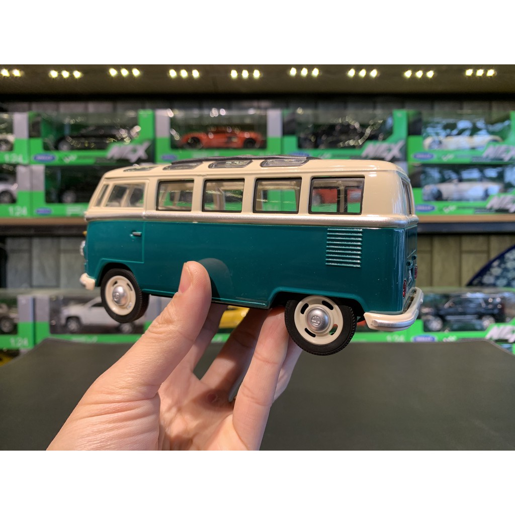 Mô hình xe Wolkswagen T1 Bus (1963) tỉ lệ 1:24 của hãng MZ