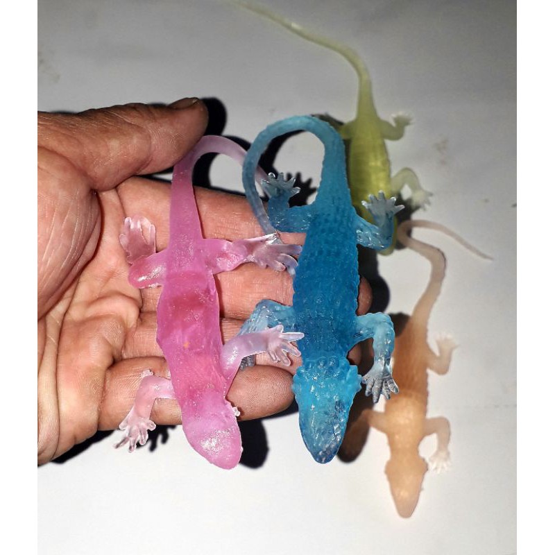 Sét 8 con tắc kè mô hình bằng cao su trong mềm và dẽo dài 18cm có màu và mẫu khác nhau