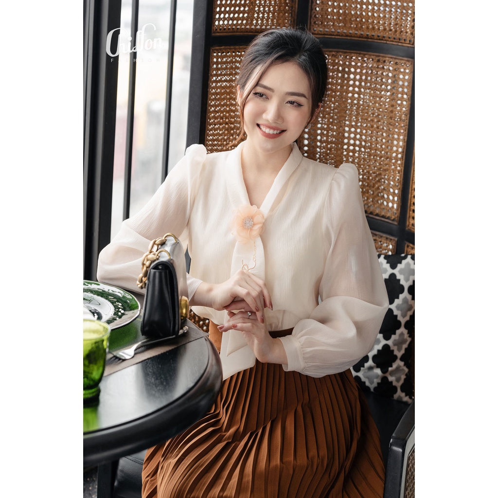 Áo sơ mi nữ công sở nữ cổ thêu cài hoa thiết kế by Chiffon | BigBuy360 - bigbuy360.vn