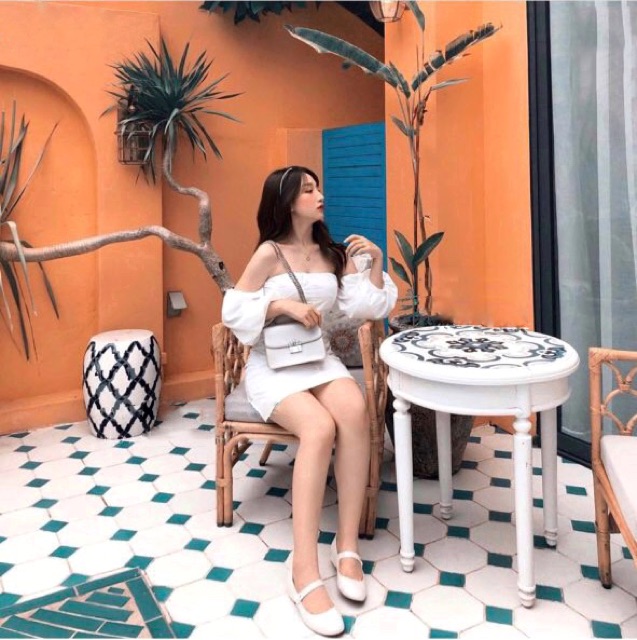Đầm trắng kate tay lỡ trễ vai