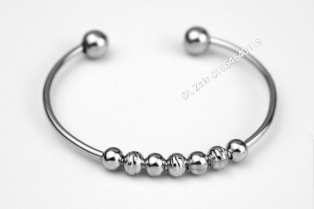Vòng tay nữ inox kiểu bi chạm chiếu