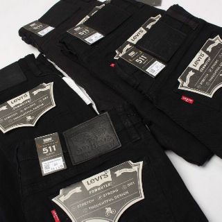 Quần Jean rách gối levis