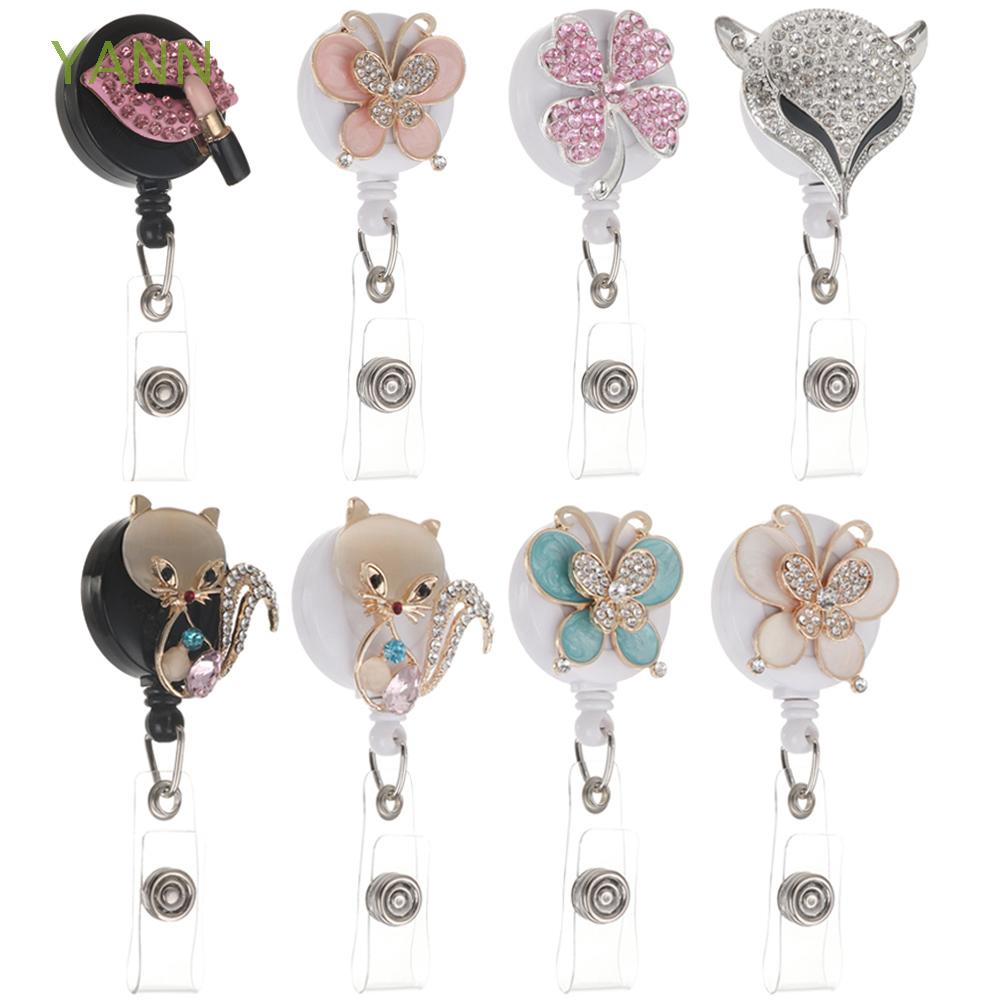 Chiếc Kẹp Giữ Thẻ Tên Chống Thất Lạc