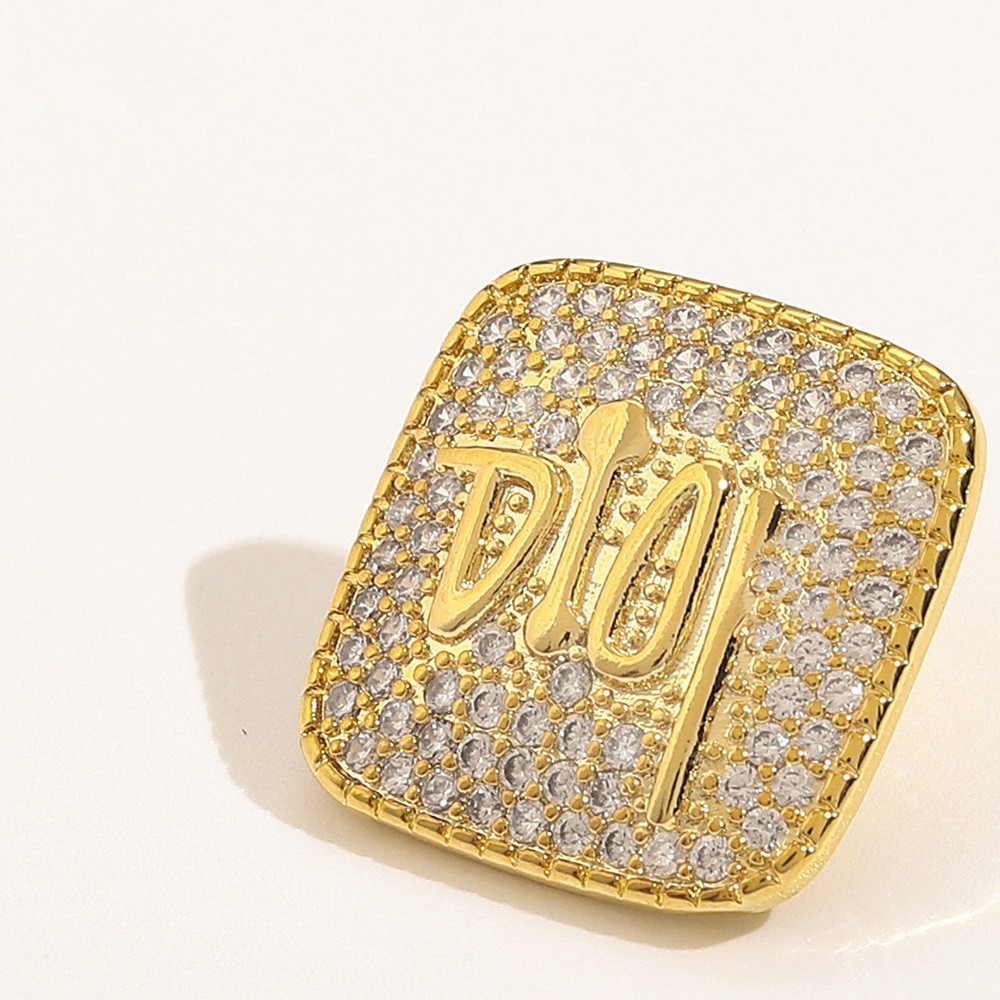 Bông tai nữ thương hiệu D dạng nụ hình vuông đính ngọc sang chảnh TOBI STORE TB356