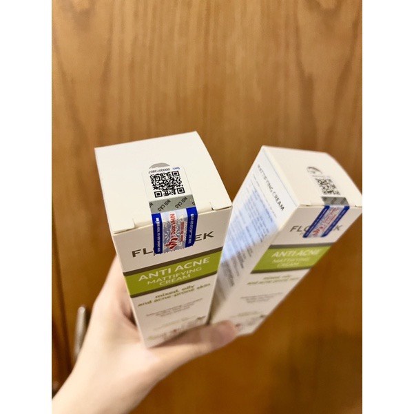 Floslek Kem Dưỡng Ẩm Giúp Điêu Tiết Bã Nhờn, Làm Dịu Da Đang Có Mụn , Phục Hồi Tổn Thương Trên Da