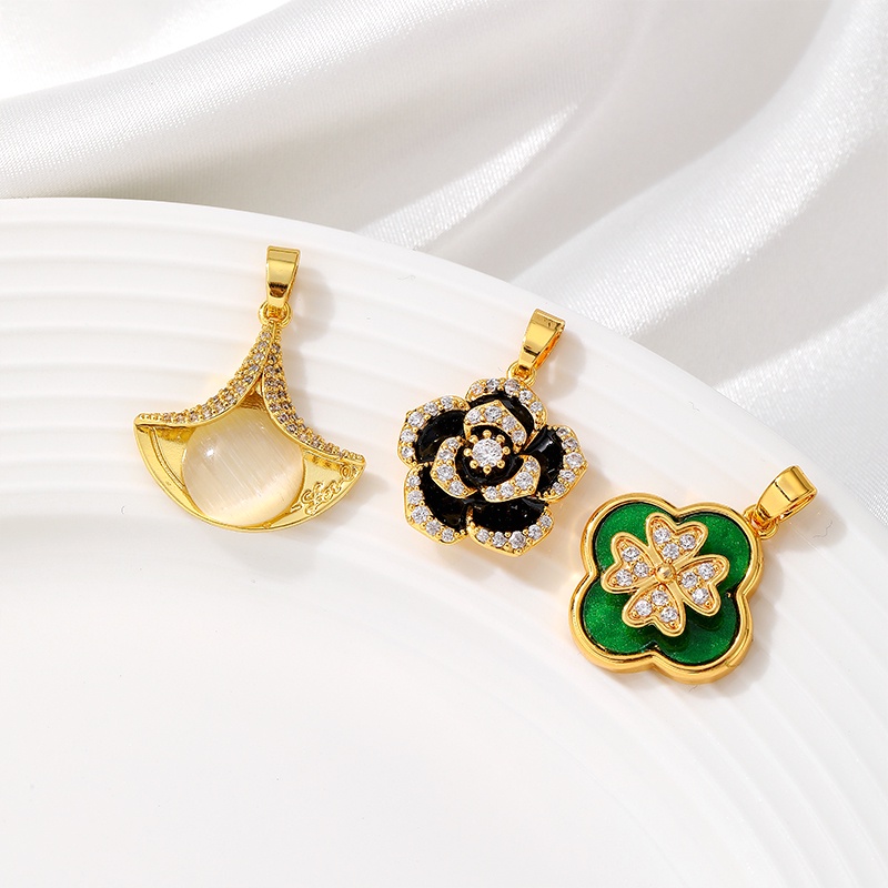 Mặt Dây Chuyền Hình Cỏ Bốn Lá Bằng Đồng 14K 18K