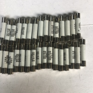 10 cái cầu chì sứ