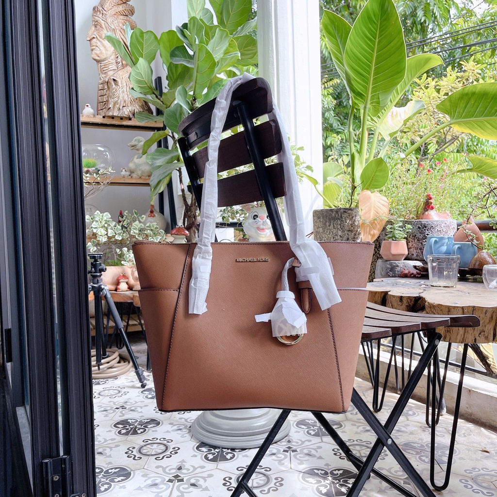 Michael Kors - Túi MK Charlotte Tote Luggage - màu nâu