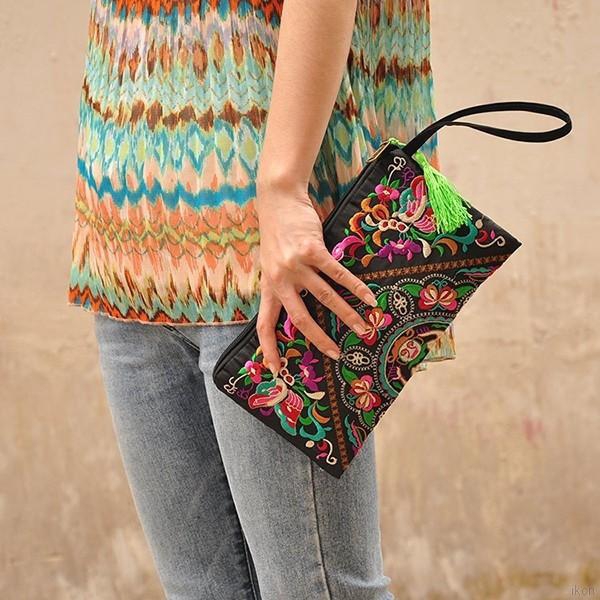 Ví cầm tay thêu họa tiết vintage thời trang