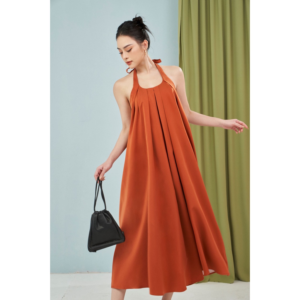 MOLLYNISTA - Đầm Quinni yếm xếp ly suông hở lưng freesize quyến rũ nữ tính thiết kế cao cấp đi chơi đi tiệc gợi cảm
