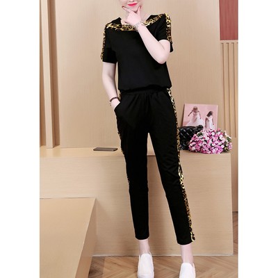 GOTI - Set Bộ Dạo Phố Kiểu Áo Tay Ngắn Phối Nhung Viền Họa Tiết Da Beo 3092