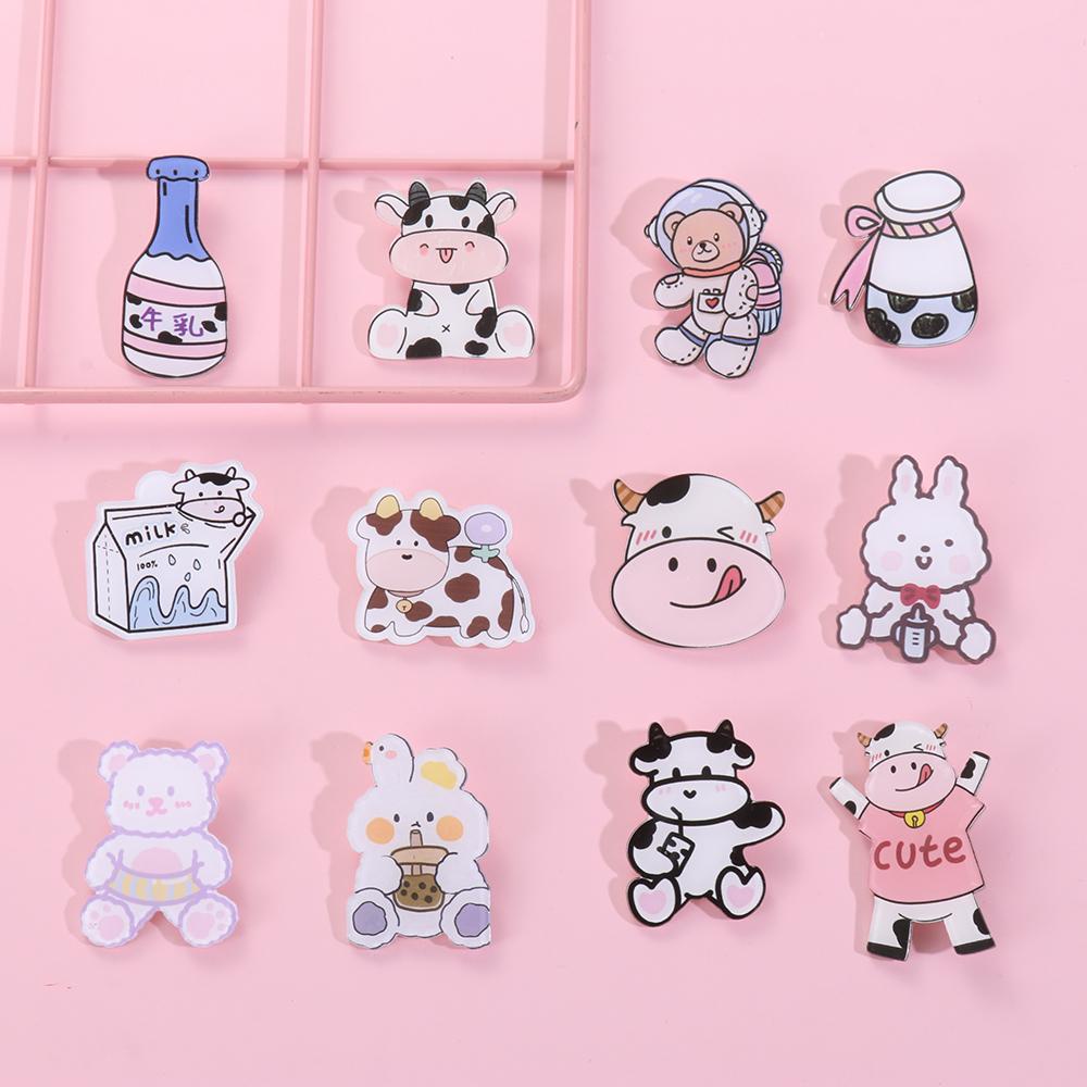 Huy Hiệu Cài Áo Hình Bò Sữa Dễ Thương