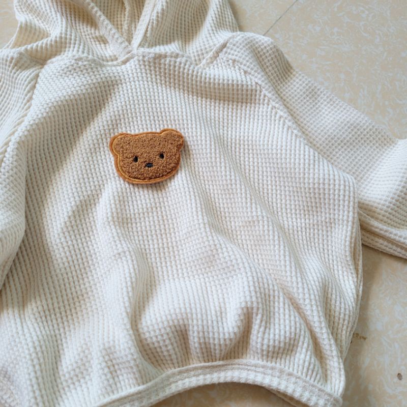 Áo hoodie thêu gấu cho bé chất cotton Waffle Hàn