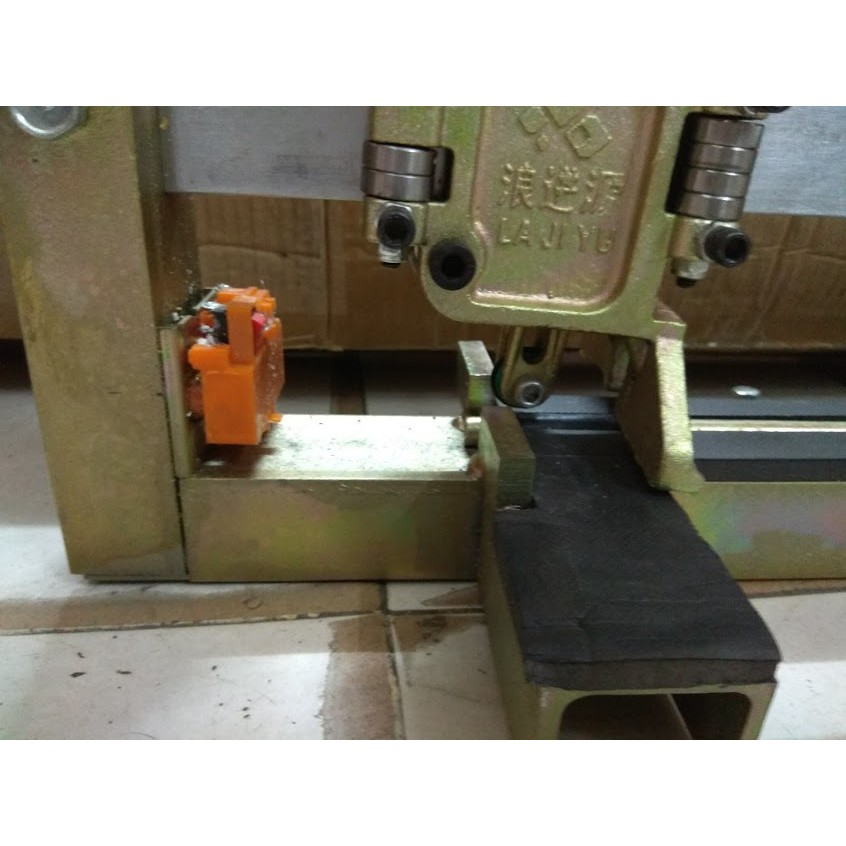 Máy cắt gạch siêu cứng bàn đẩy QL 3388 - Hàng cao cấp Trung Quốc, có  giàn bi tỳ 3 chân.