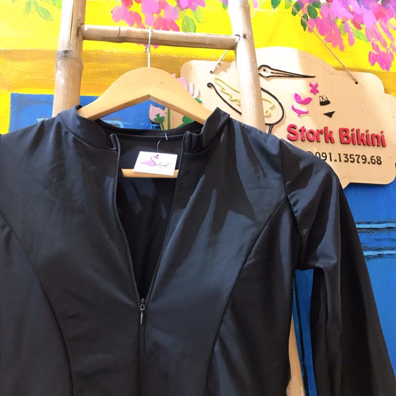 Bộ bơi 1 mảnh đen khoá kéo tay ngắn ( có sẵn tại Stork Bikini) | BigBuy360 - bigbuy360.vn