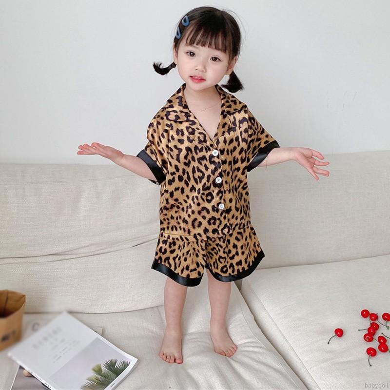 Bộ áo ngủ và quần ngắn in hoạt hình đáng yêu cho bé trai bé gái