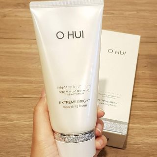 Sữa rửa mặt dưỡng trắng ohui