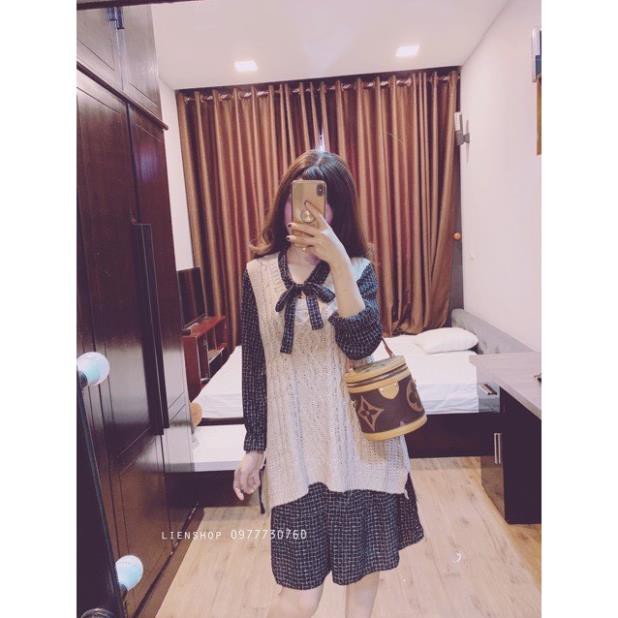 Váy Maxi Kẻ Phối Áo Gilê Len Gân Dáng Vintage Siêu Tây, Đầm Suông Đuôi Cá Tay Dài Bo Thun Phối Nơ Cổ Siêu Xinh. | BigBuy360 - bigbuy360.vn