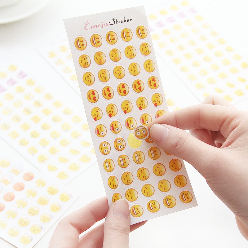 Set 12 Tấm Hình Dán Mặt Cười Dễ Thương