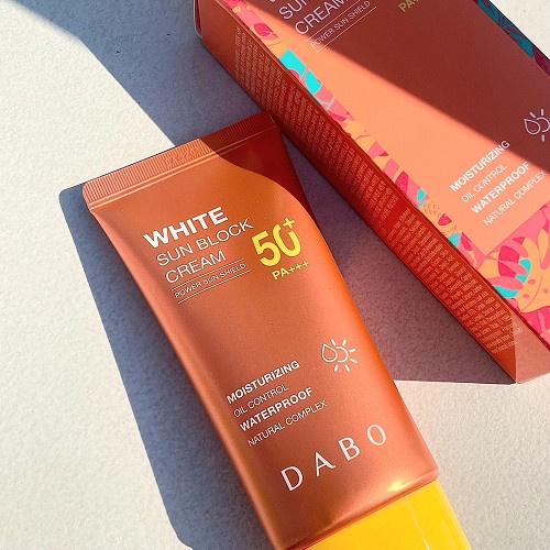 Kem chống nắng da mặt và body Dabo Whitening Sunblock Cream Spf 50pa+++ Hàn quốc 70ml/Hộp MẪU MỚI