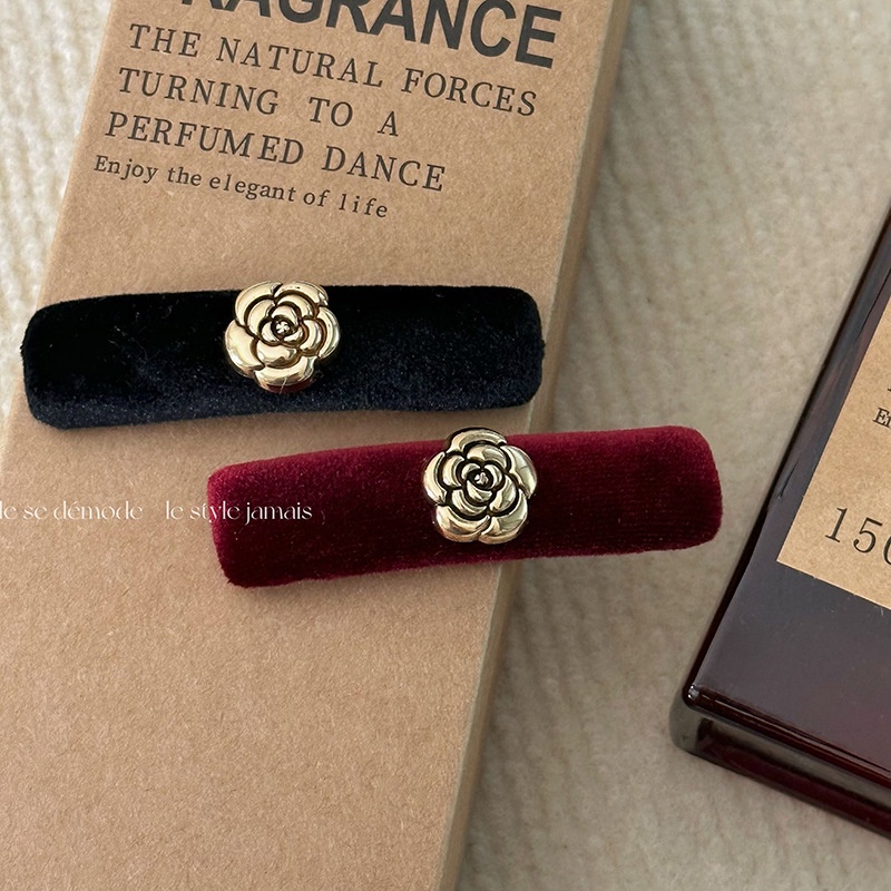 Kẹp Tóc Nhung Đen Đính Hoa Trà Phong Cách Retro