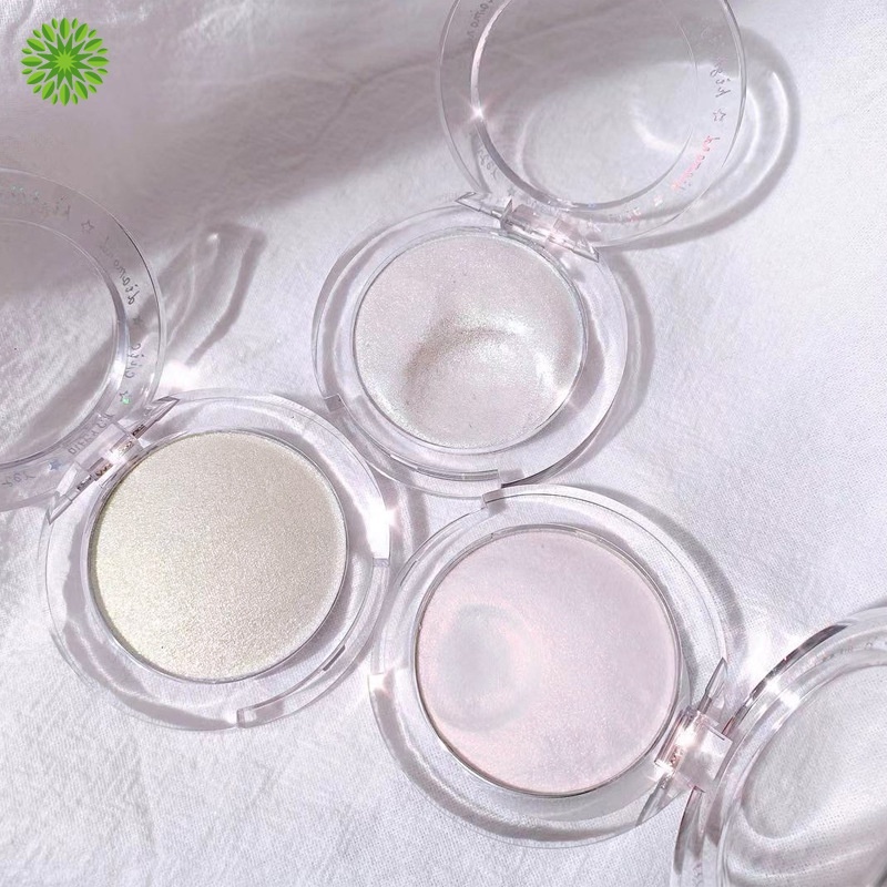 Phấn bắt sáng mềm mịn ánh kim cương lấp lánh tạo khối dáng mũi và cơ thể hiệu quả