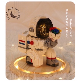 Mô hình lắp ráp lego phi hành gia cầu hôn