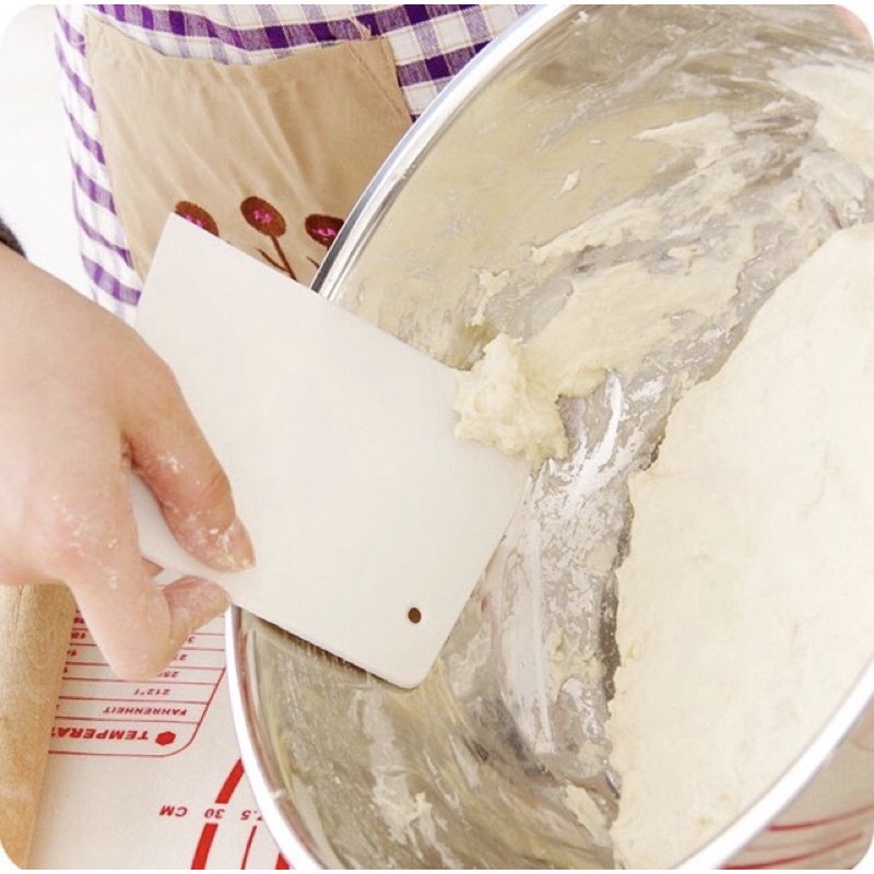Miếng vét, cắt bột làm bánh