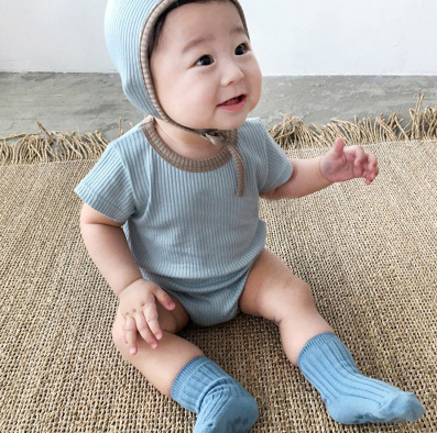 Bộ áo liền quần kèm mũ đội đáng yêu dành cho bé sơ sinh