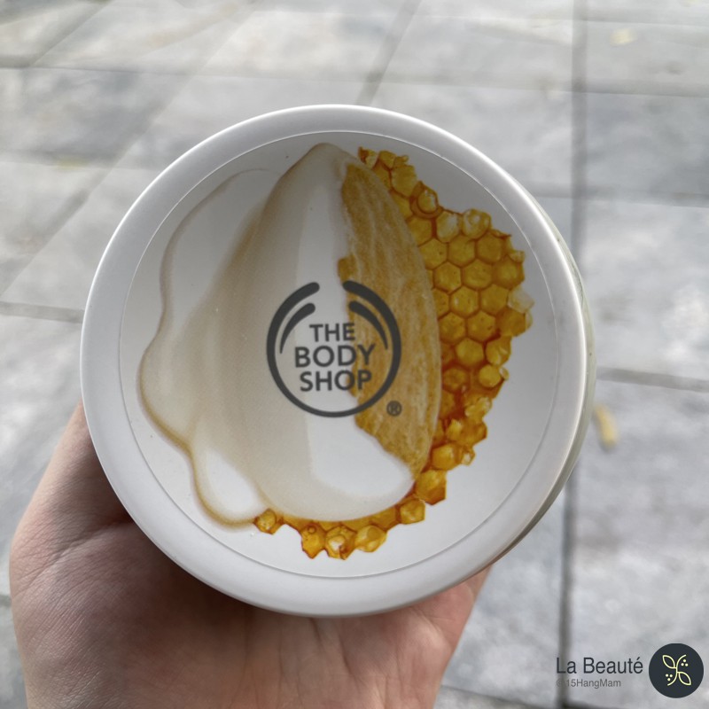 The Body Shop Almond Milk & Honey Gently Body Scrub - Tẩy Da Chết Chiết Xuất Sữa Hạnh Nhân Và Mật Ong 250ml