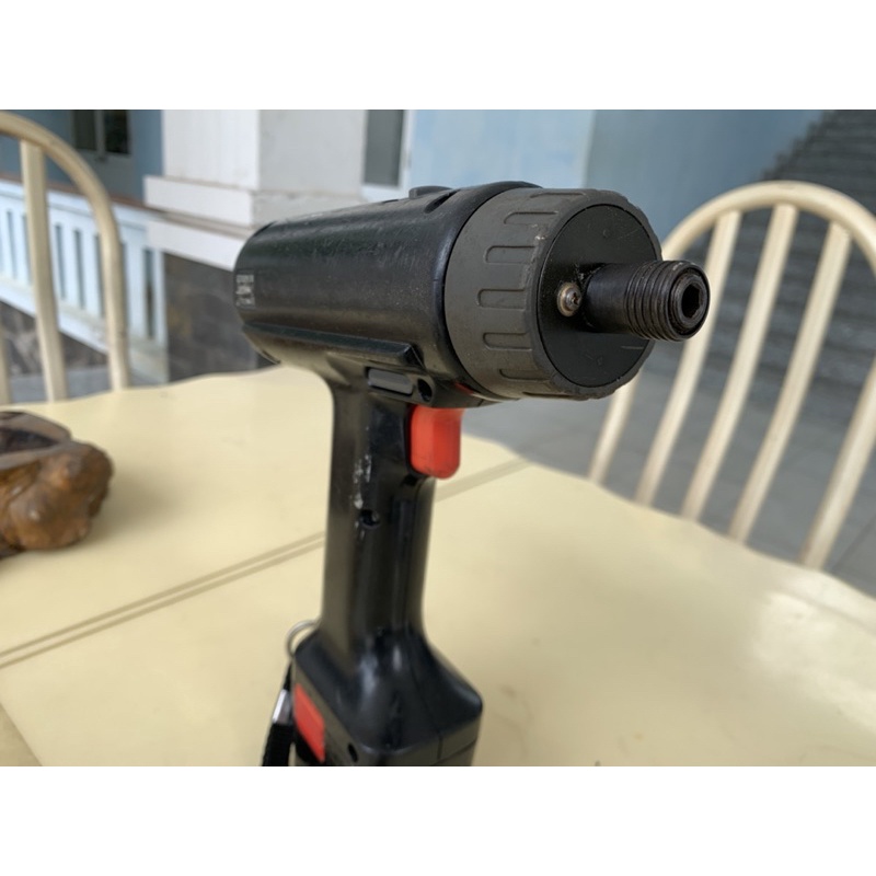 Vặn vít National 9,6v như hình chưa lên pin.