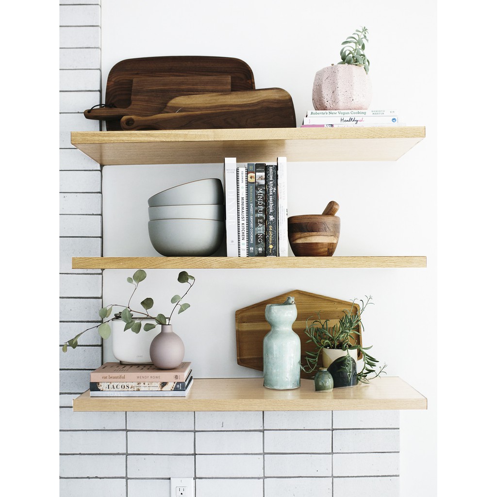 Kệ gỗ bắt vít âm tường kèm phụ kiện.