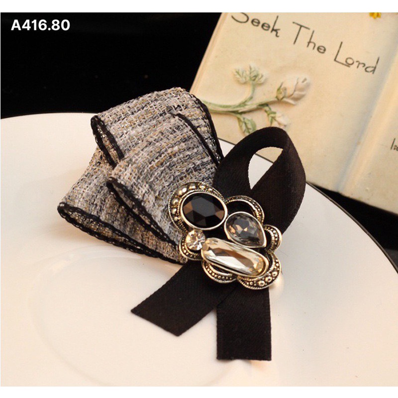 Cài Áo Nữ NHẬT VY Nơ Màu Đen Gắn Đá Lấp Lánh Hiện Đại, Thanh Lịch - A416
