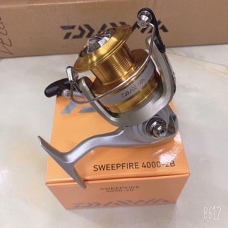 Máy câu cá daiwa sweepfire size 2500 - 4000