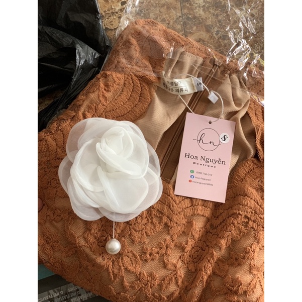 Váy ren đuôi cá kèm hoa