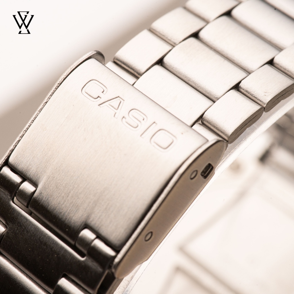 Đồng Hồ Điện Tử Nam Casio WATCHSTORE B640WD-1AVDF Thiết Kế Mặt Kính Vuông Nhựa 35mm, Dây Đeo Kim Loại Và Vỏ Nhựa Màu Bạc