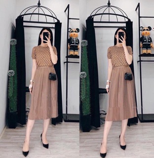 Chân váy xếp ly nhỏ dáng dài