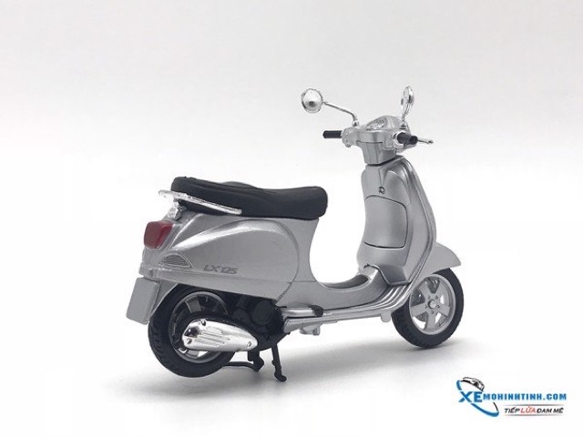 Xe Mô Hình Vespa LX125 2005 Maisto 1:18 (Xám)