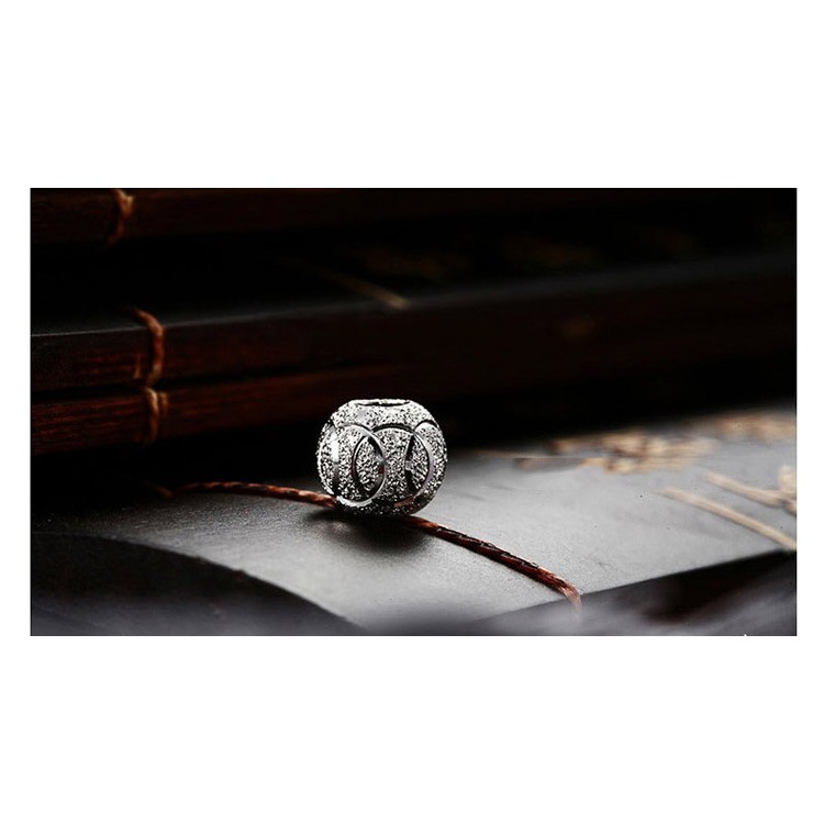 Vòng tay chỉ đỏ đính bi bạc siêu xinh | BigBuy360 - bigbuy360.vn