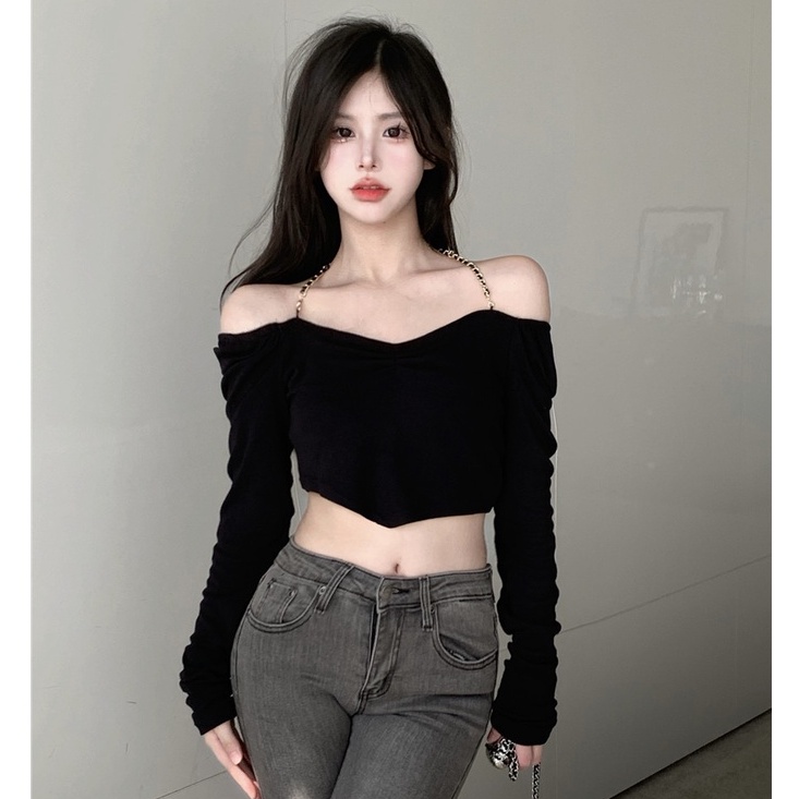 QKOOLE Áo croptop trễ vai  tay dài phối dây xích phong cách Hàn Quốc quyến rũ cho nữ
