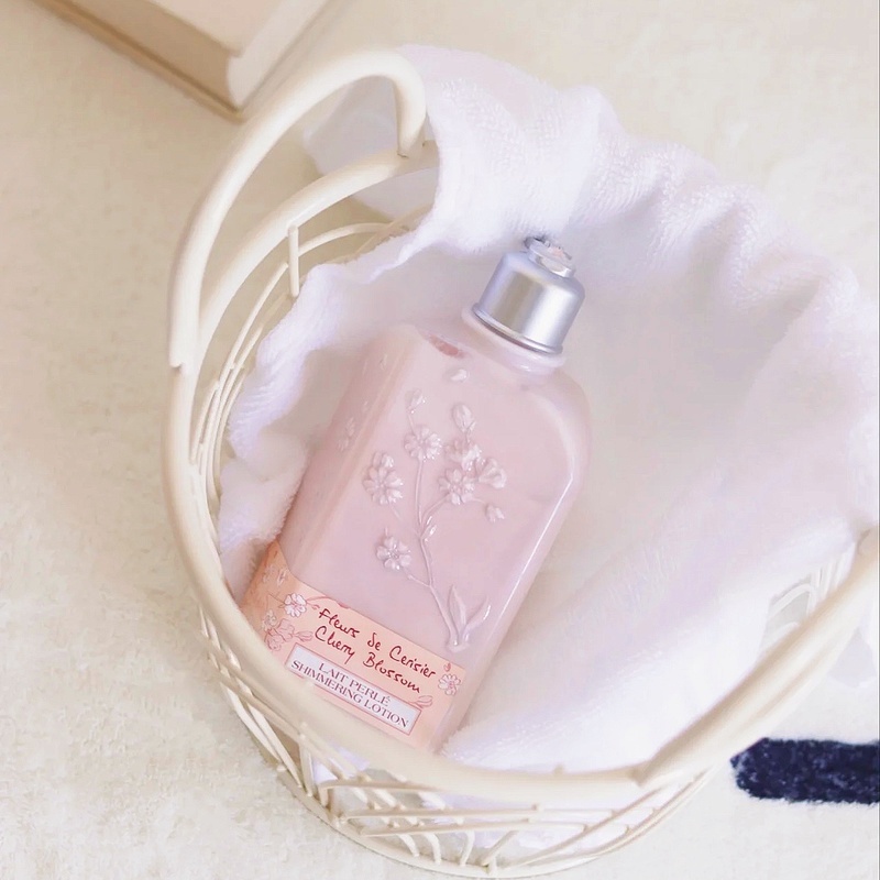 Sữa Tắm L'Occitane Chiết Xuất Hoa Anh Đào 250ML Dưỡng Ẩm Có Hương Thơm